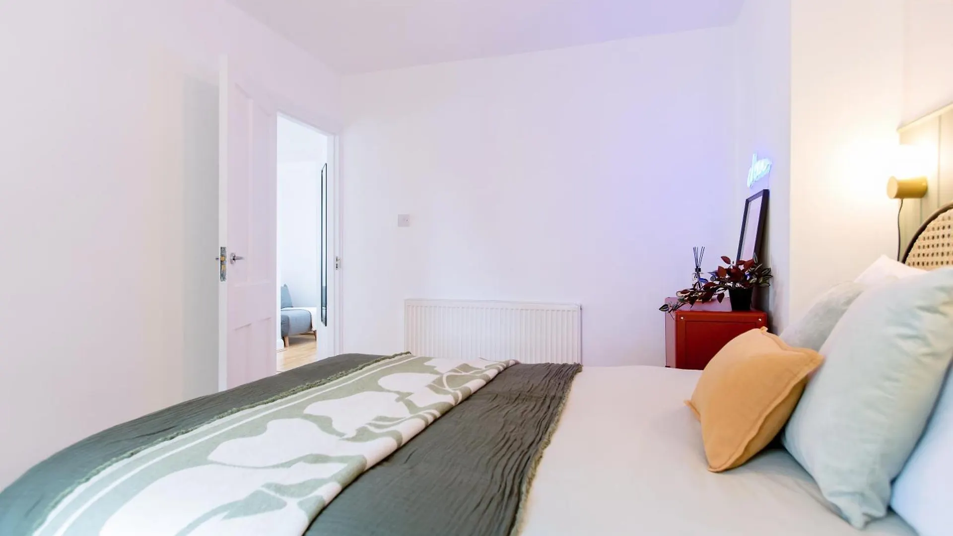 3-Bed House - Next To Olympic Park & Westfield Apartment London